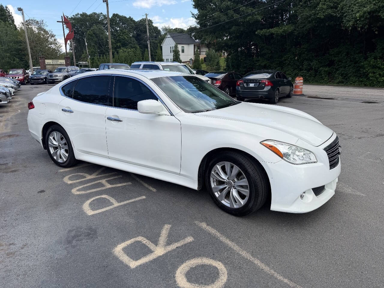 Used 2011 INFINITI M37 w/ Deluxe Touring Pkg RWD image 3