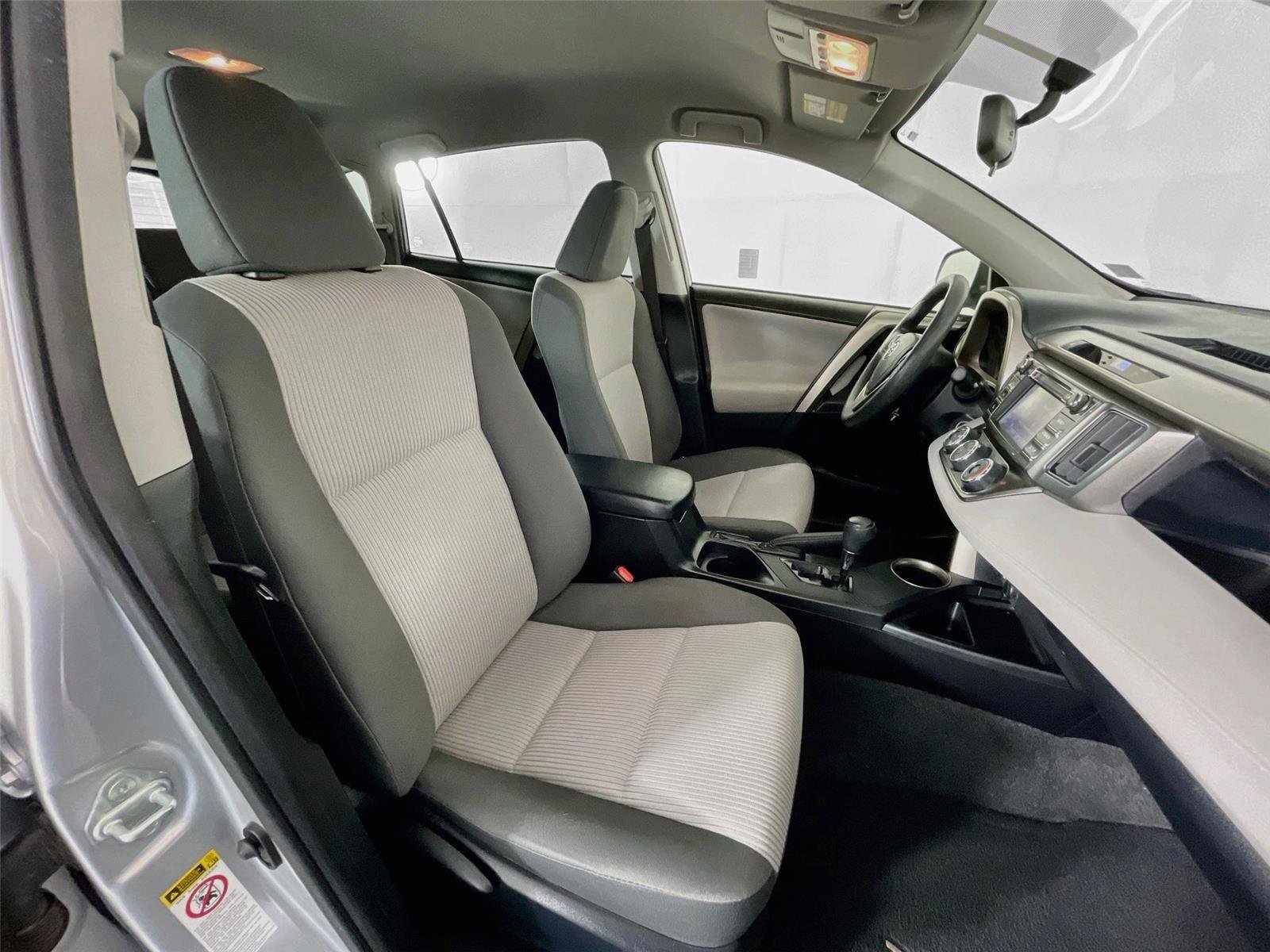 Used 2015 Toyota RAV4 LE AWD/4WD image 28