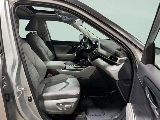 Used 2023 Toyota Highlander XLE image 30