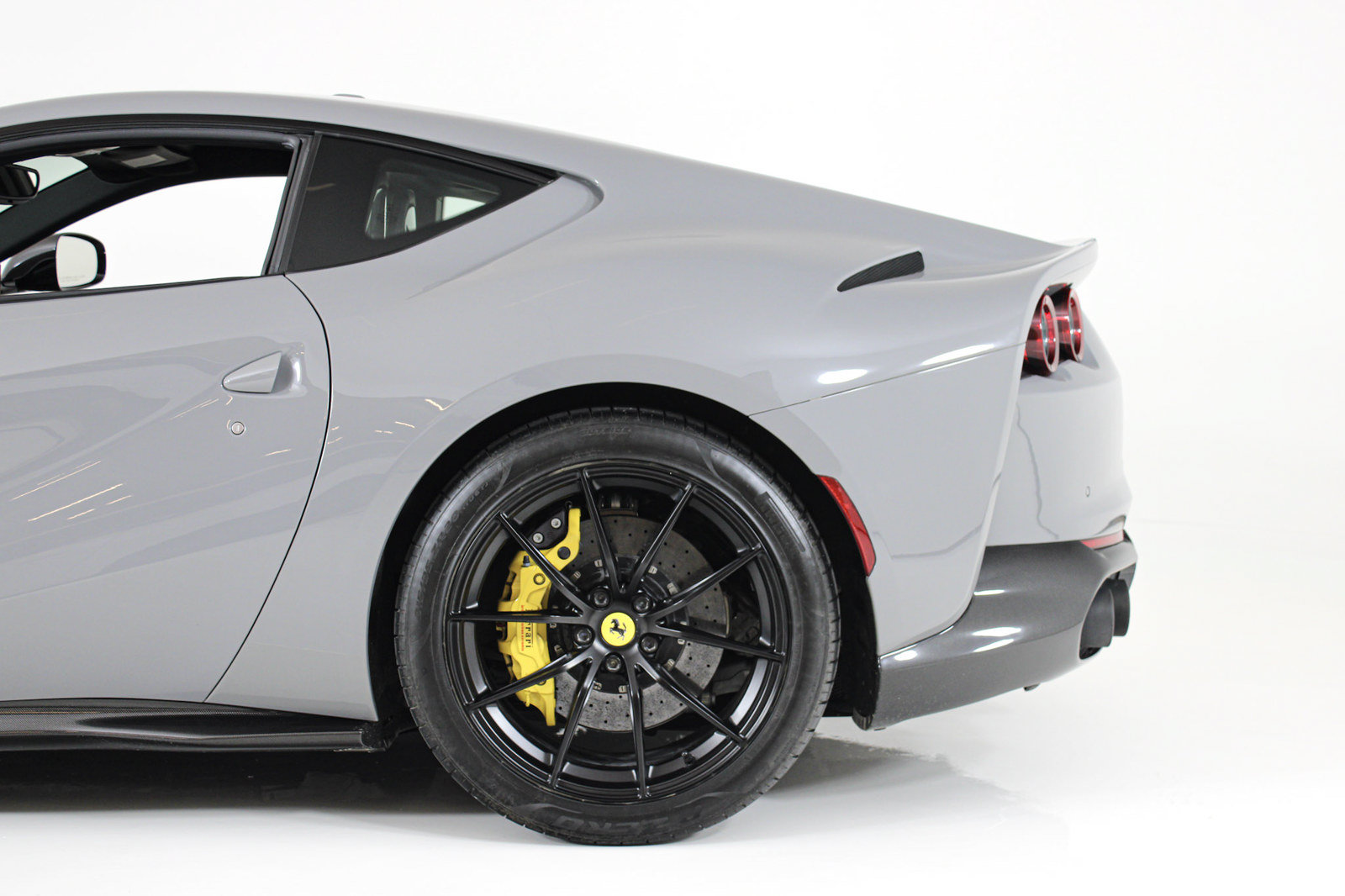 Used 2019 Ferrari 812 Superfast RWD image 5