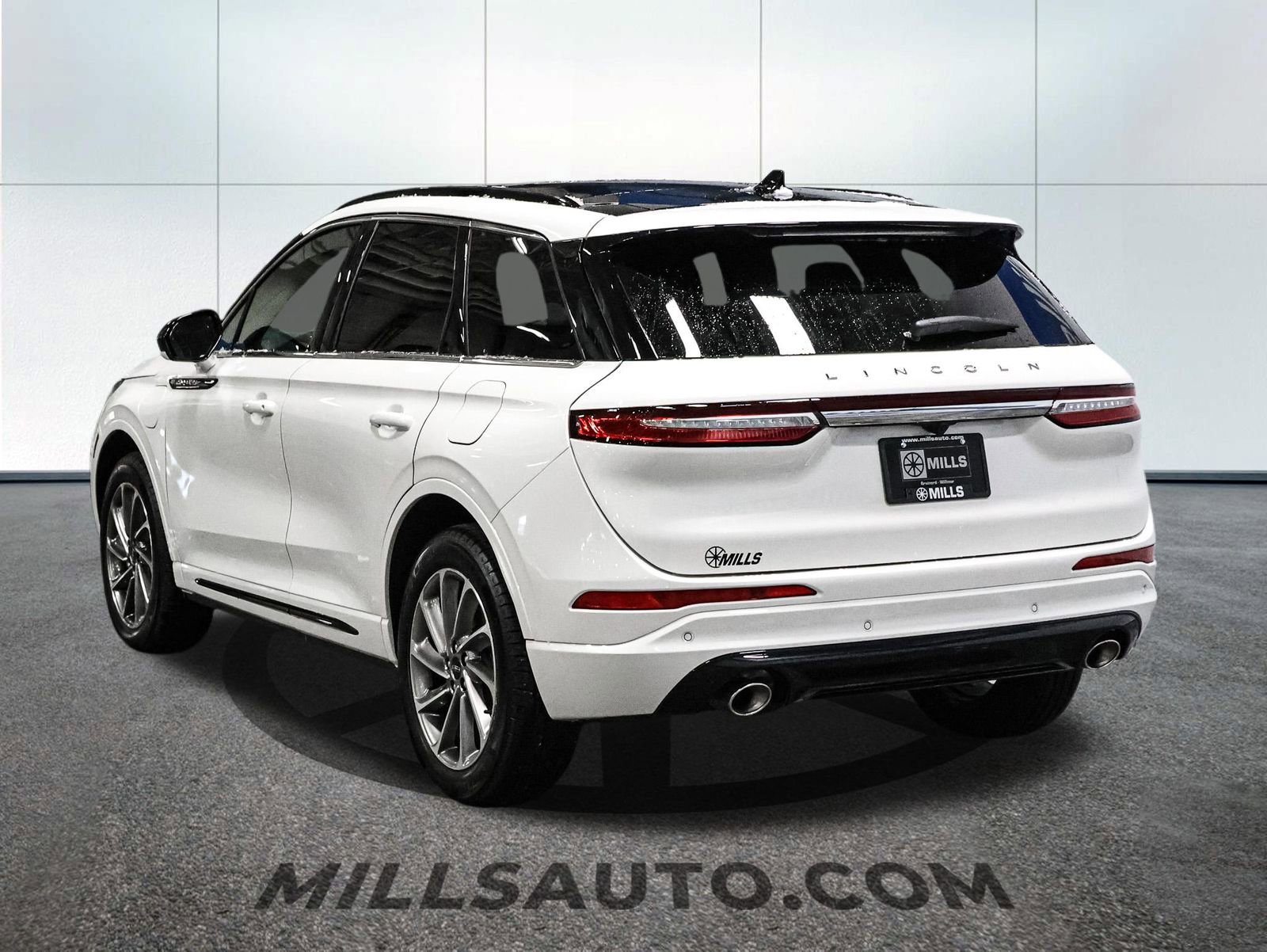 Used 2025 Lincoln Corsair Grand Touring image 5