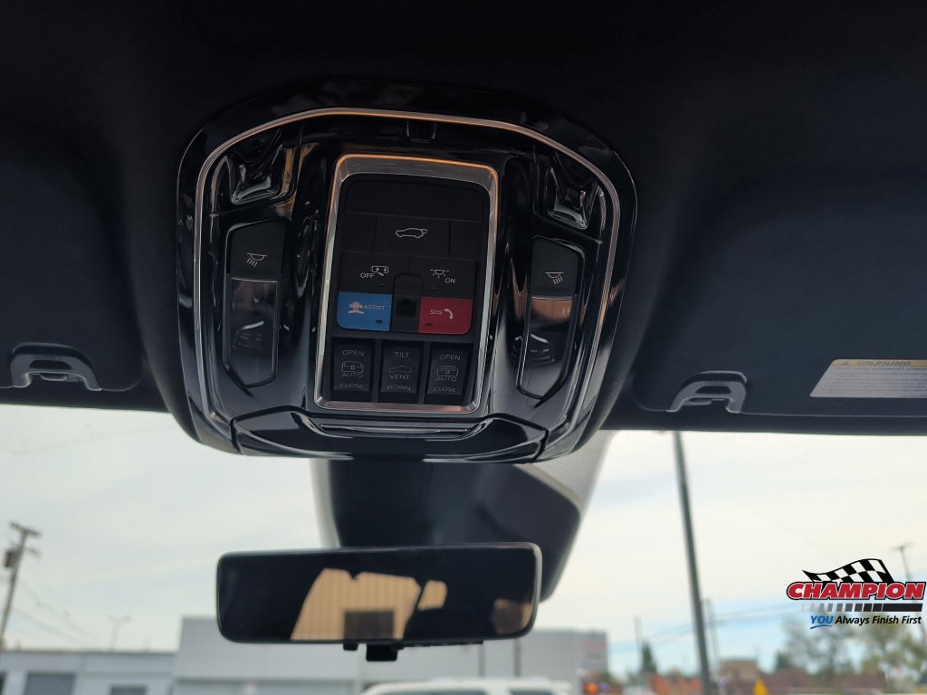 Used 2022 Jeep Grand Wagoneer Series III w/ Rear-Seat Entertainment Group AWD/4WD image 28
