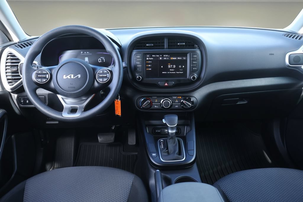 Used 2025 Kia Soul LX w/ LX Technology Package FWD image 27