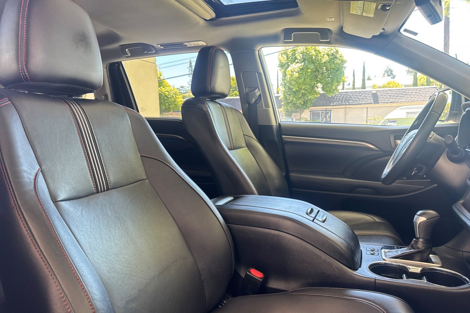 Used 2019 Toyota Highlander SE AWD/4WD image 28