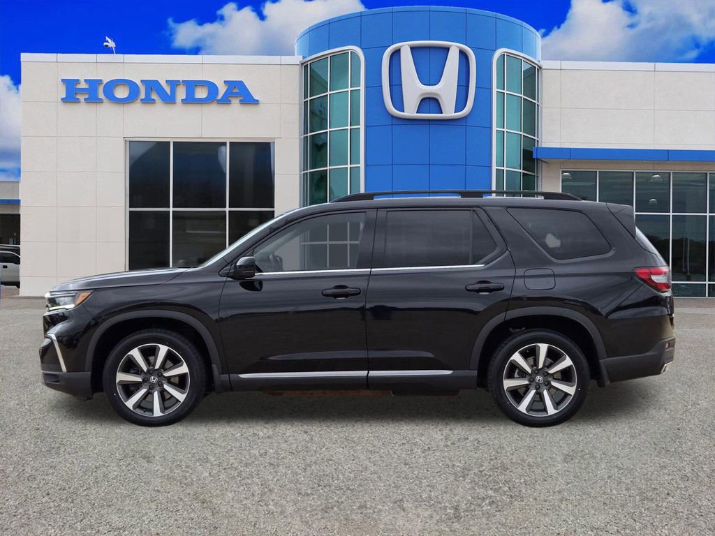 Used 2023 Honda Pilot Touring image 6