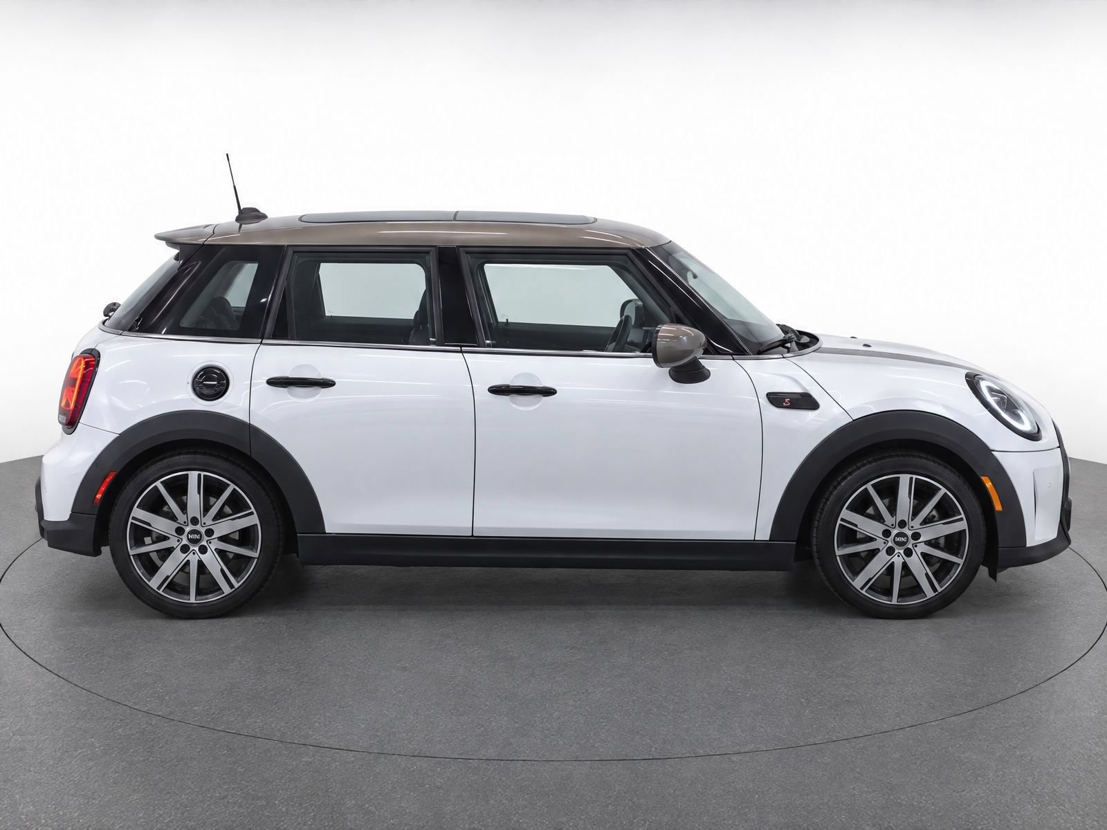 Used 2024 MINI Cooper S FWD image 4