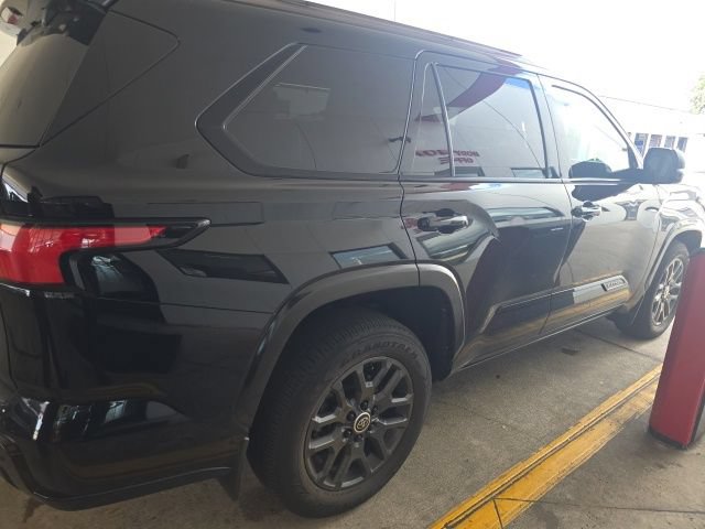 Used 2024 Toyota Sequoia Platinum AWD/4WD image 3