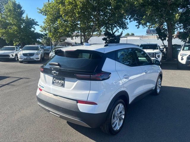 Used 2023 Chevrolet Bolt EUV LT w/ Comfort Package FWD image 9