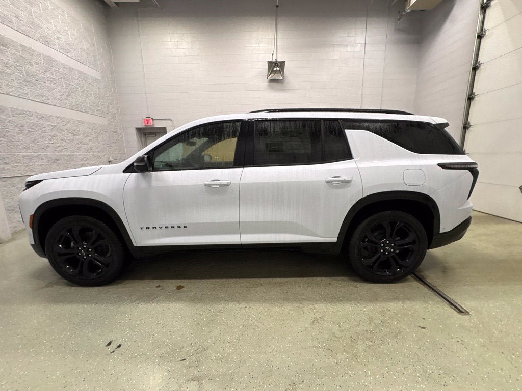 New 2027 Chevrolet Traverse RS w/ LPO, Floor Liner Package AWD/4WD image 7