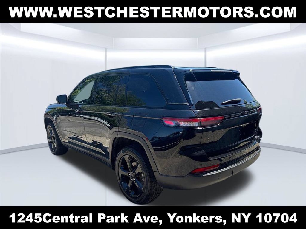 Used 2023 Jeep Grand Cherokee Limited w/ Luxury Tech Group II AWD/4WD image 9