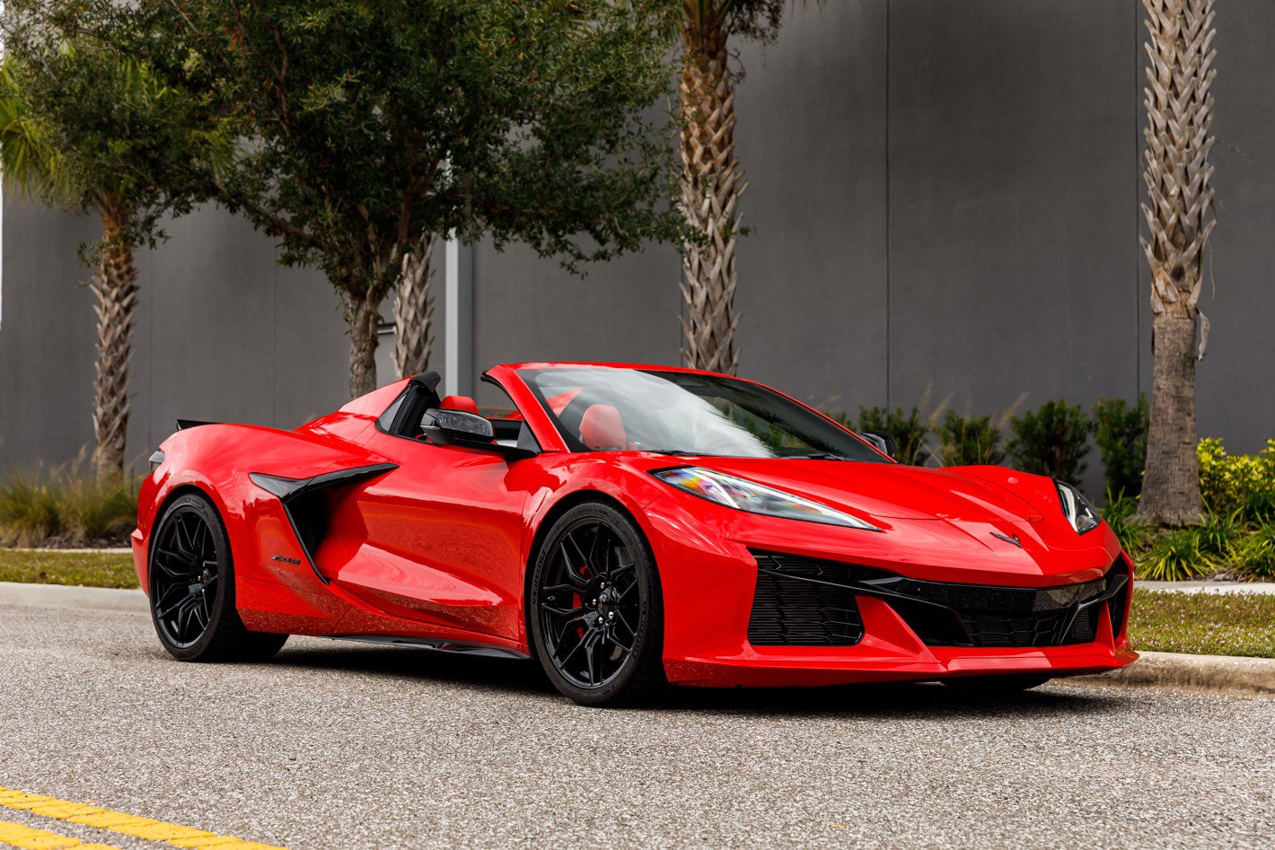 Used 2025 Chevrolet Corvette Z06 image 3