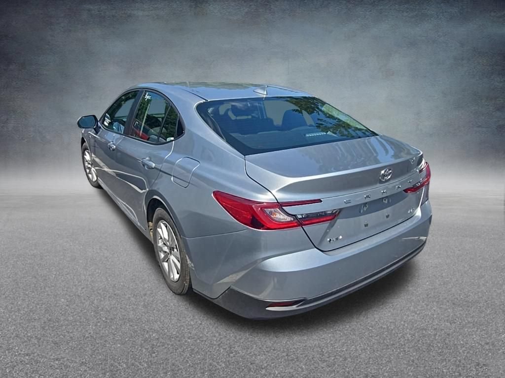 Used 2025 Toyota Camry LE FWD image 5