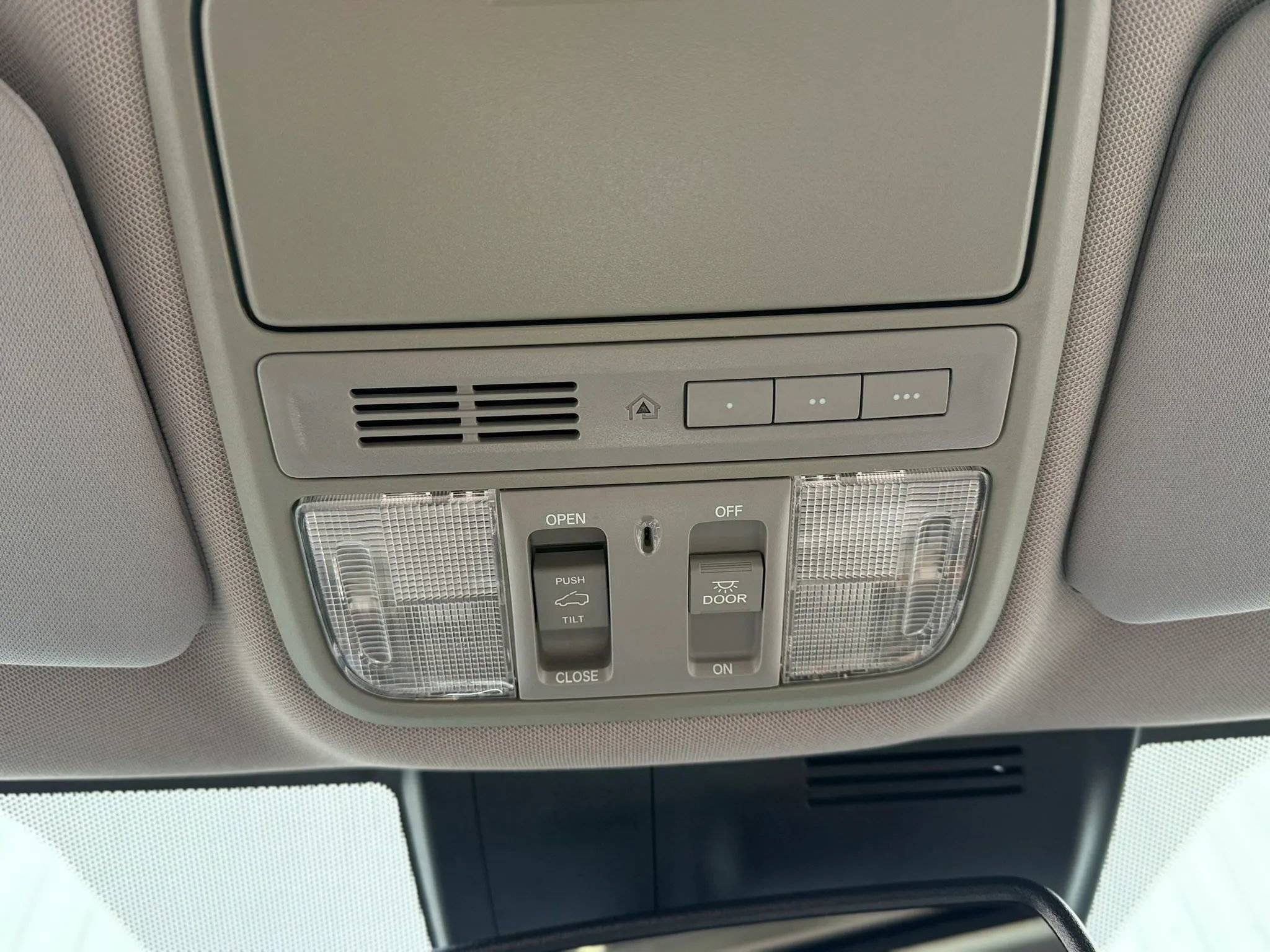 Used 2018 Honda CR-V Touring image 27