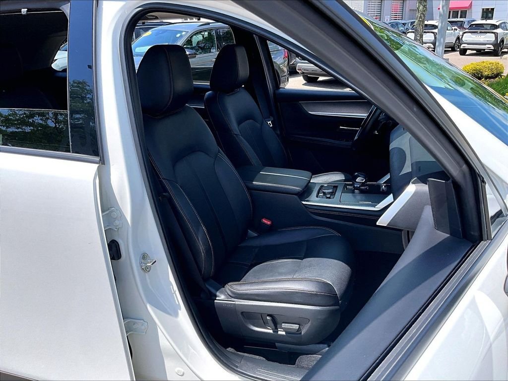 Used 2024 MAZDA CX-90 Plug-In Hybrid w/ Preferred AWD/4WD image 11
