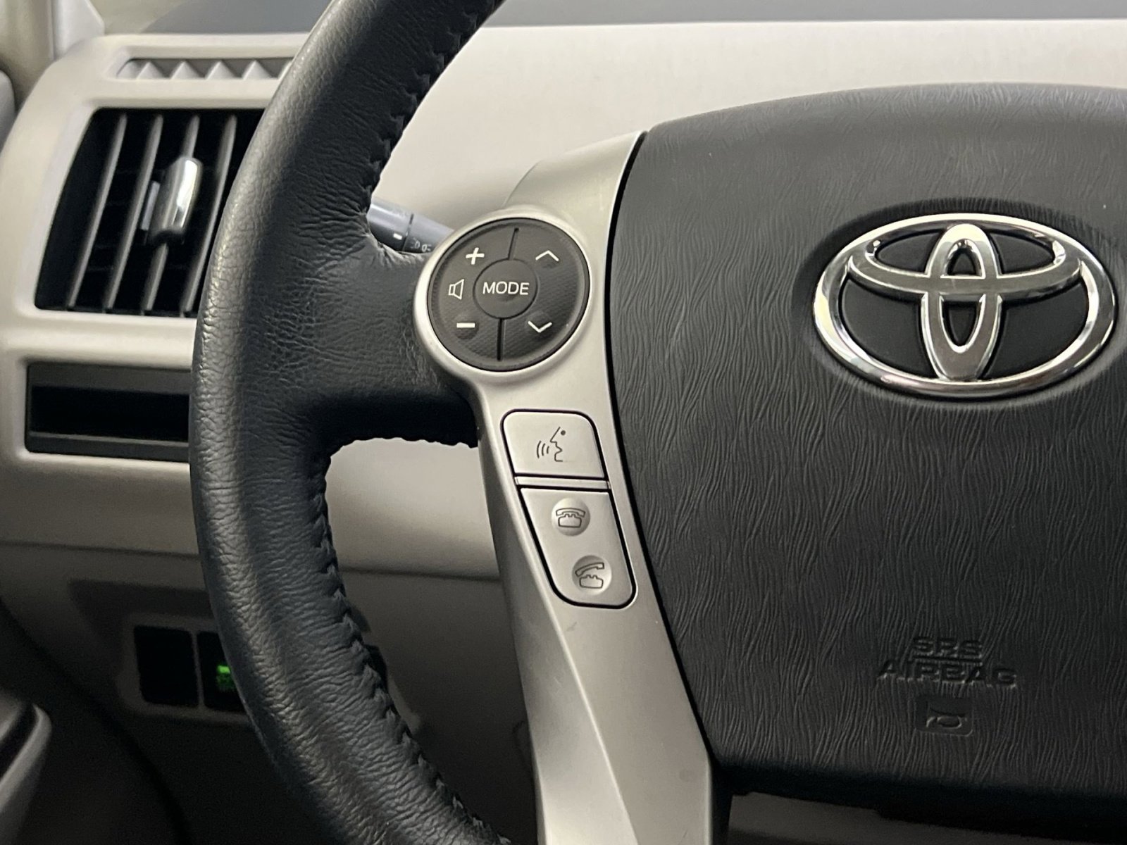 Used 2015 Toyota Prius V Four FWD image 33