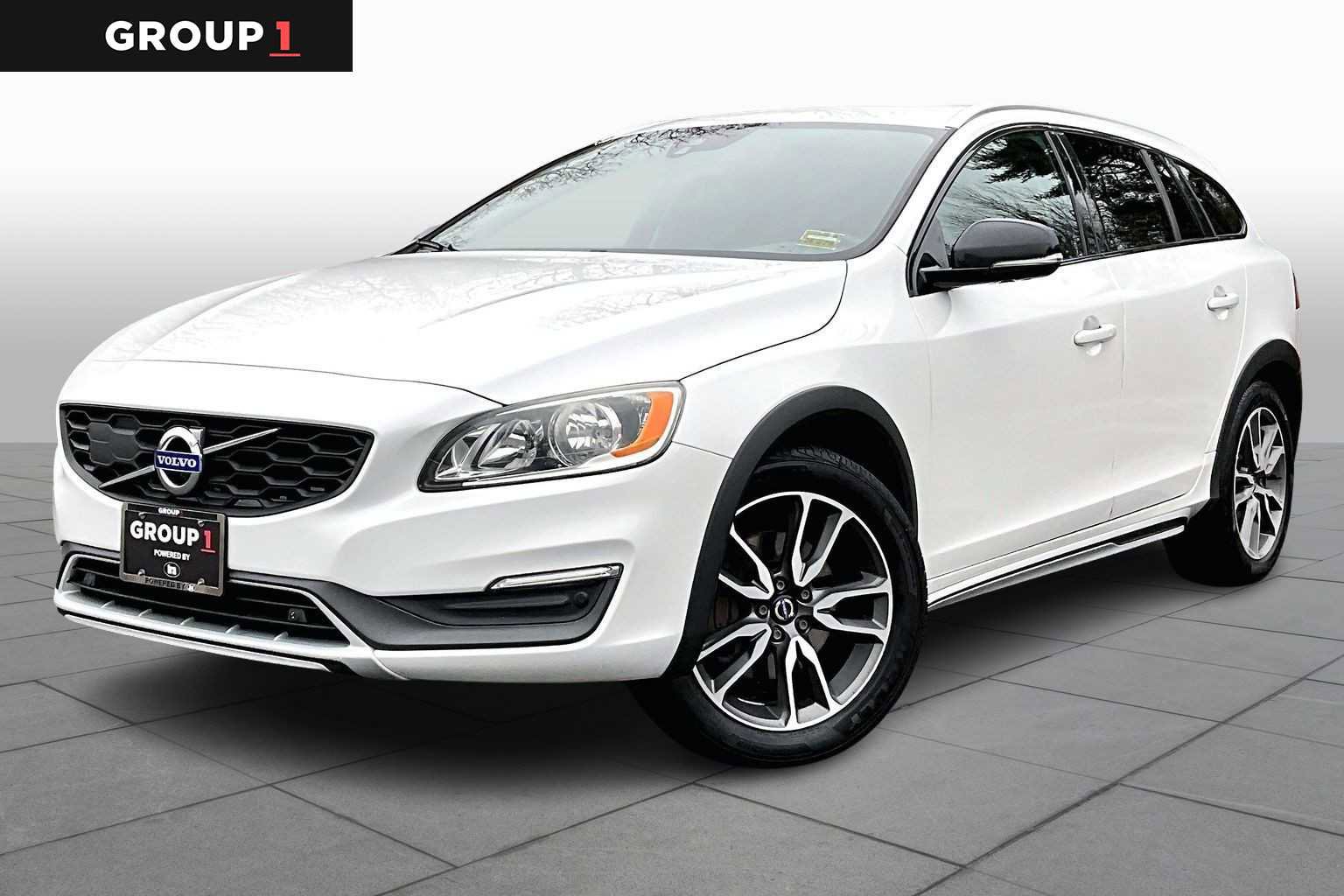 Used 2016 Volvo V60 T5 Cross Country w/ Convenience Package image 1