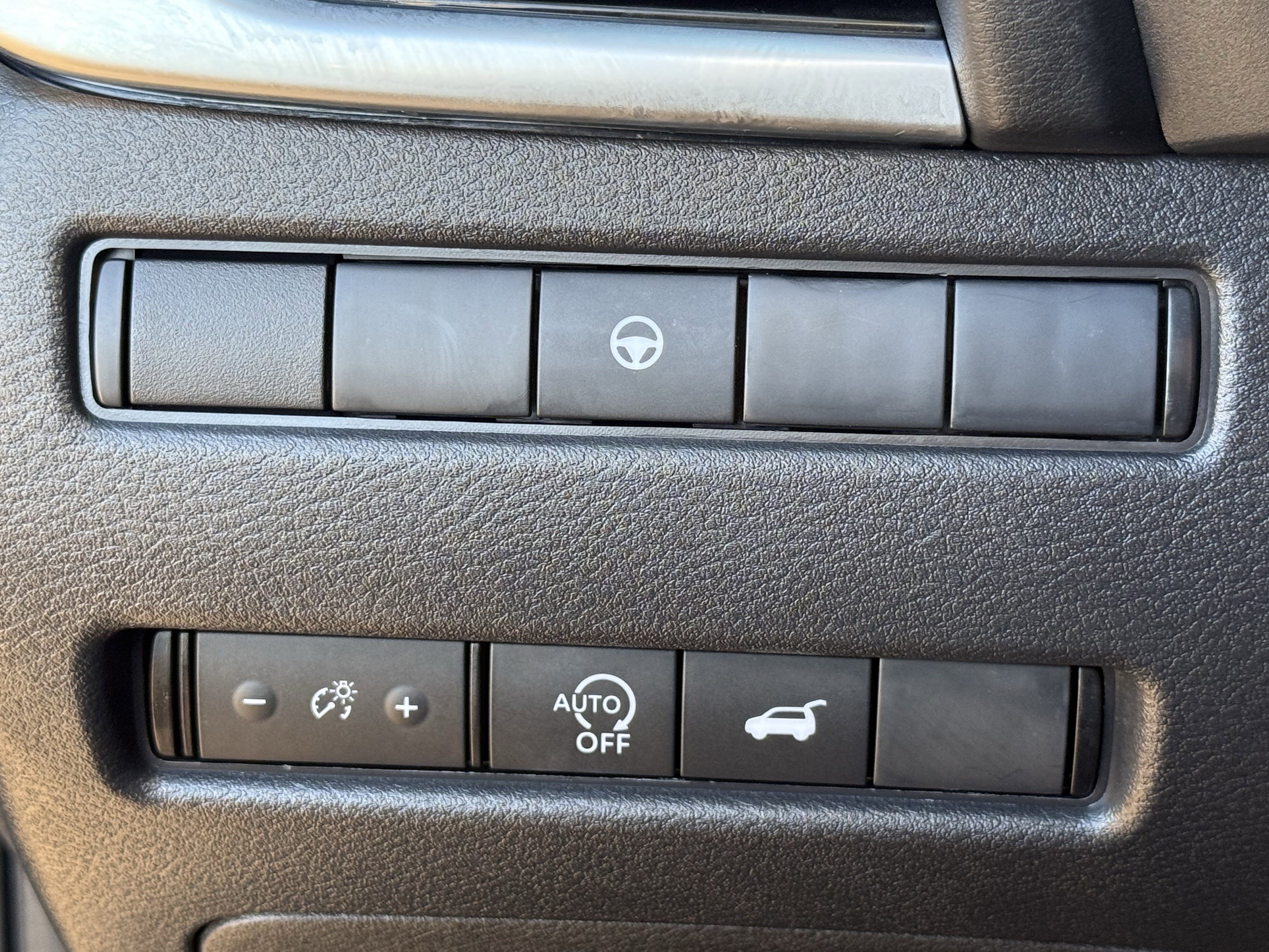 Used 2025 Nissan Rogue SL image 25