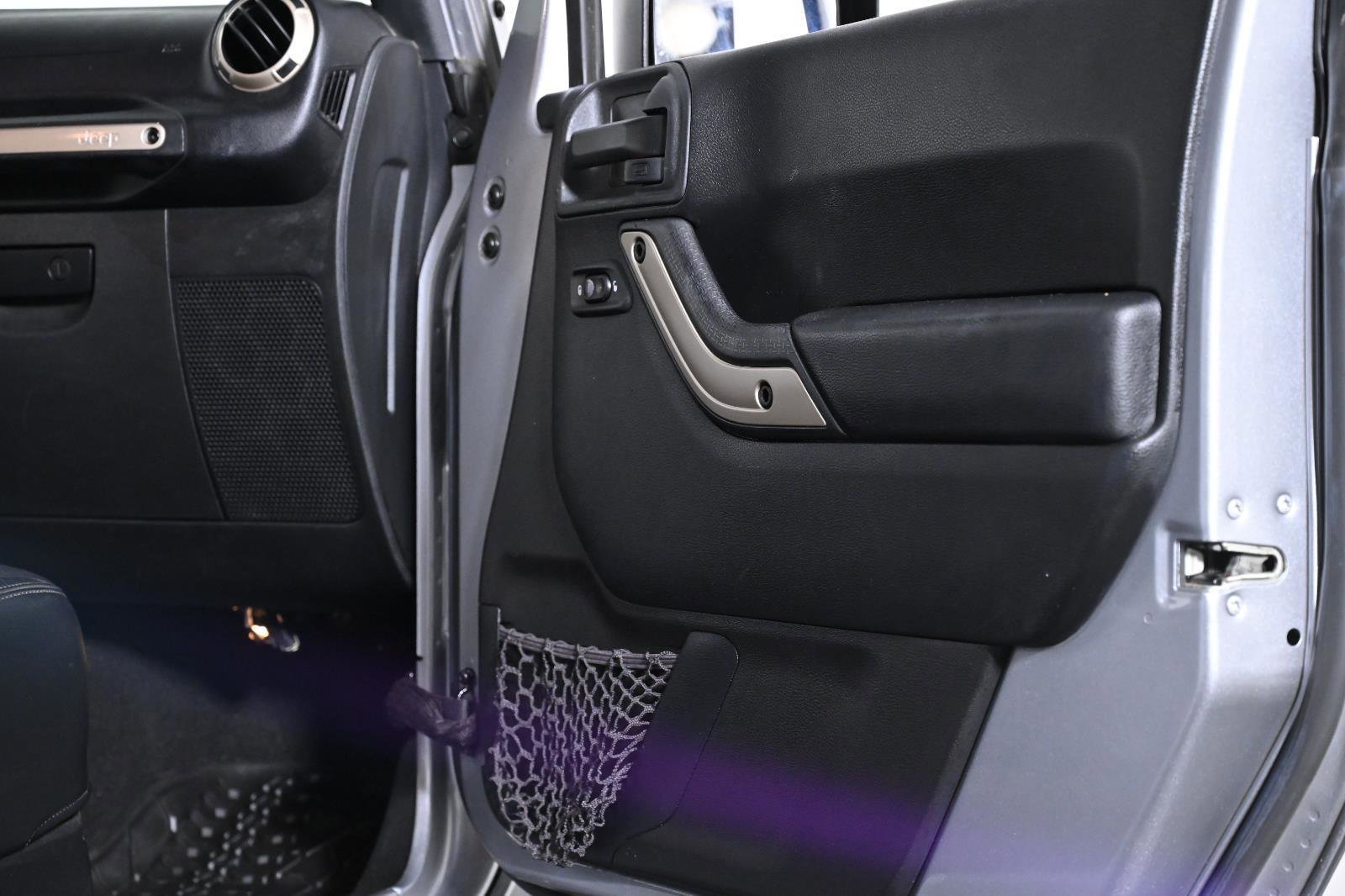 Used 2016 Jeep Wrangler Sahara image 24