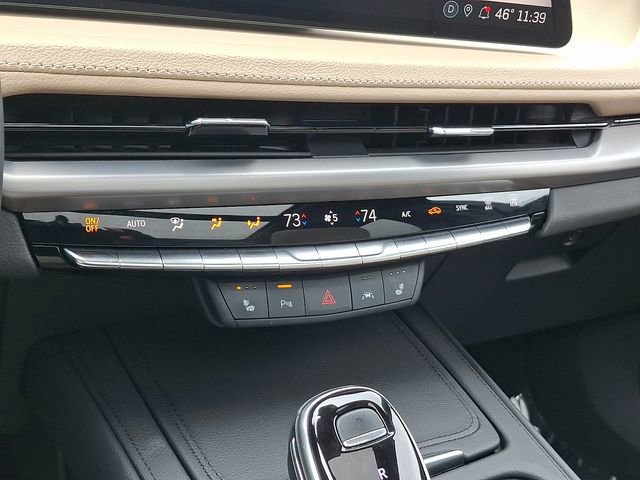 Used 2024 Cadillac XT4 Luxury w/ Cold Weather Package image 17