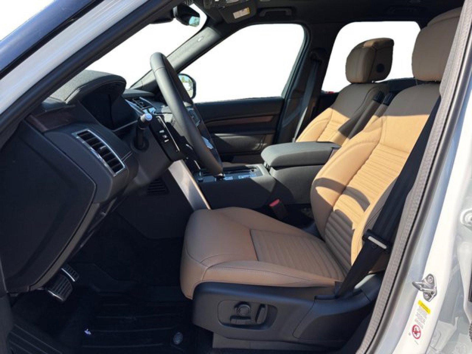 New 2025 Land Rover Discovery Dynamic SE image 10