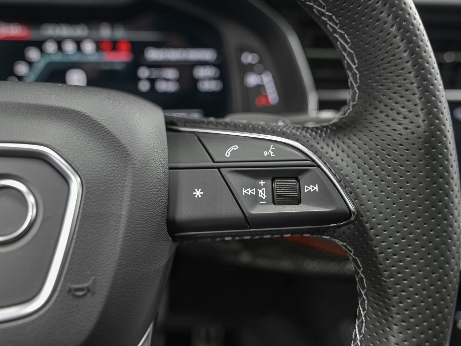 Used 2023 Audi SQ8 Prestige w/ Prestige Package image 20