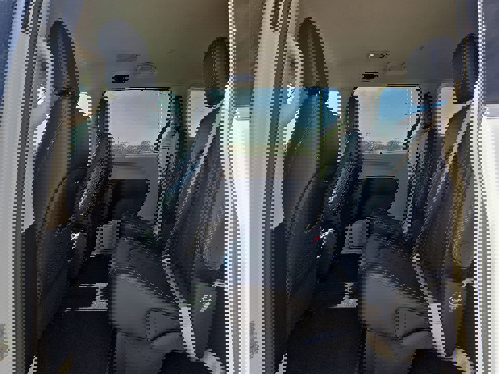 Used 2024 Chrysler Pacifica Touring-L image 13