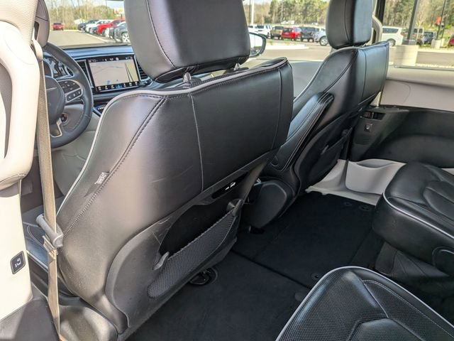 Used 2023 Chrysler Pacifica Limited FWD image 28