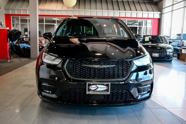 Used 2021 Chrysler Pacifica Touring-L w/ S Appearance Package video 2