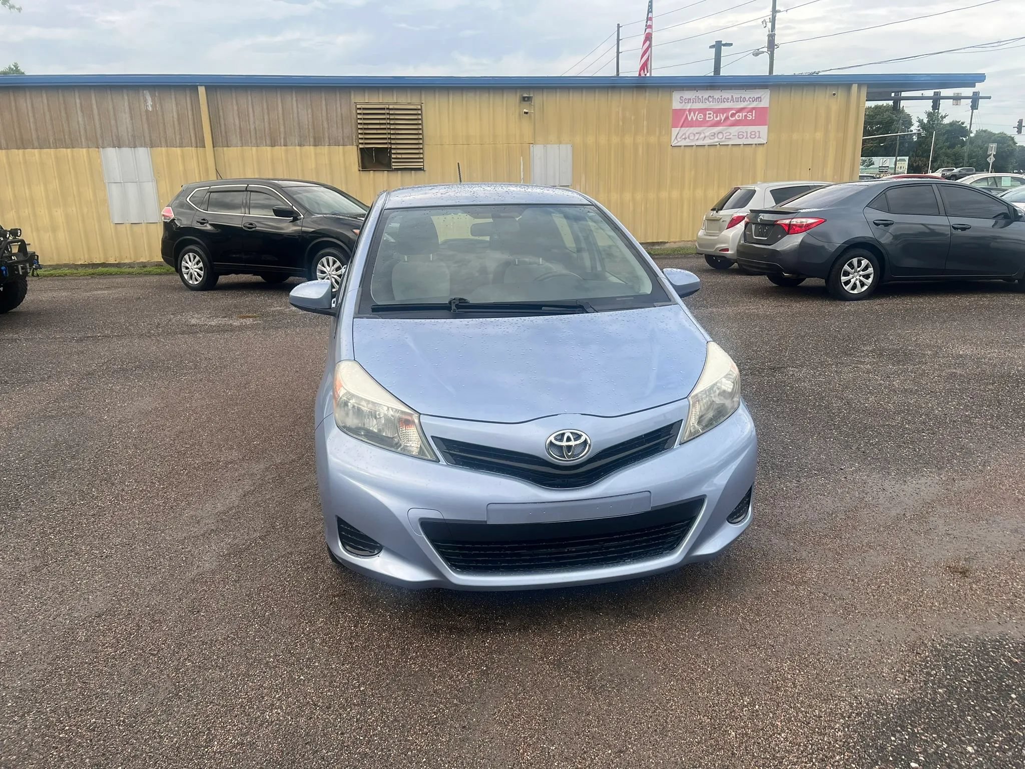 Used 2013 Toyota Yaris LE FWD image 3