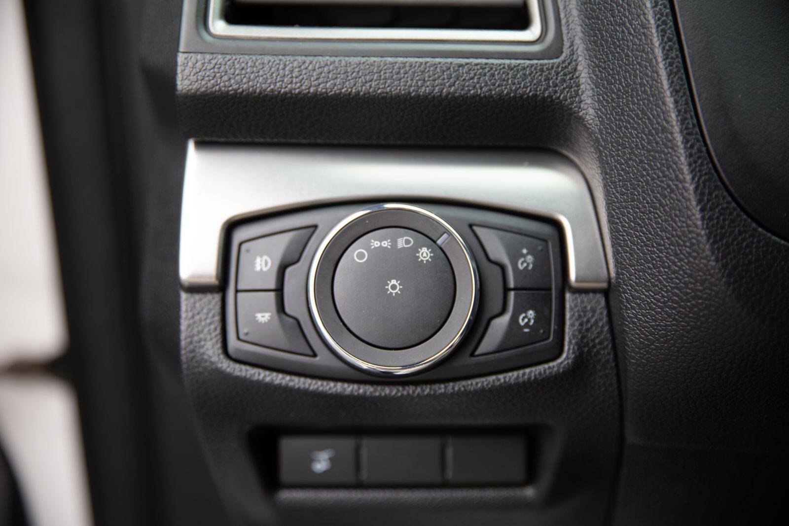 Used 2018 Ford Explorer XLT w/ Equipment Group 202A image 17