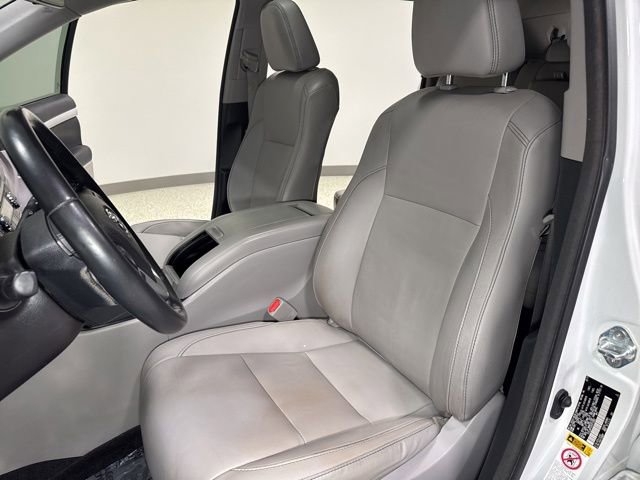 Used 2017 Toyota Highlander XLE w/ Protection Package #3 AWD/4WD image 17