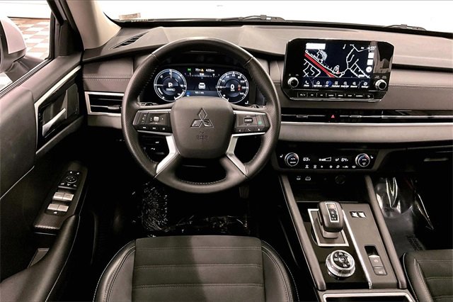 Used 2024 Mitsubishi Outlander Ralliart image 5