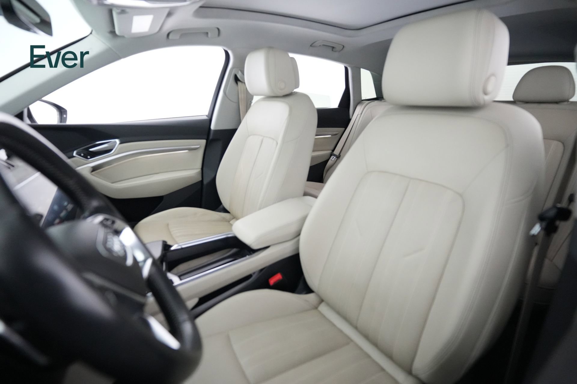 Used 2019 Audi e-tron Premium Plus image 4