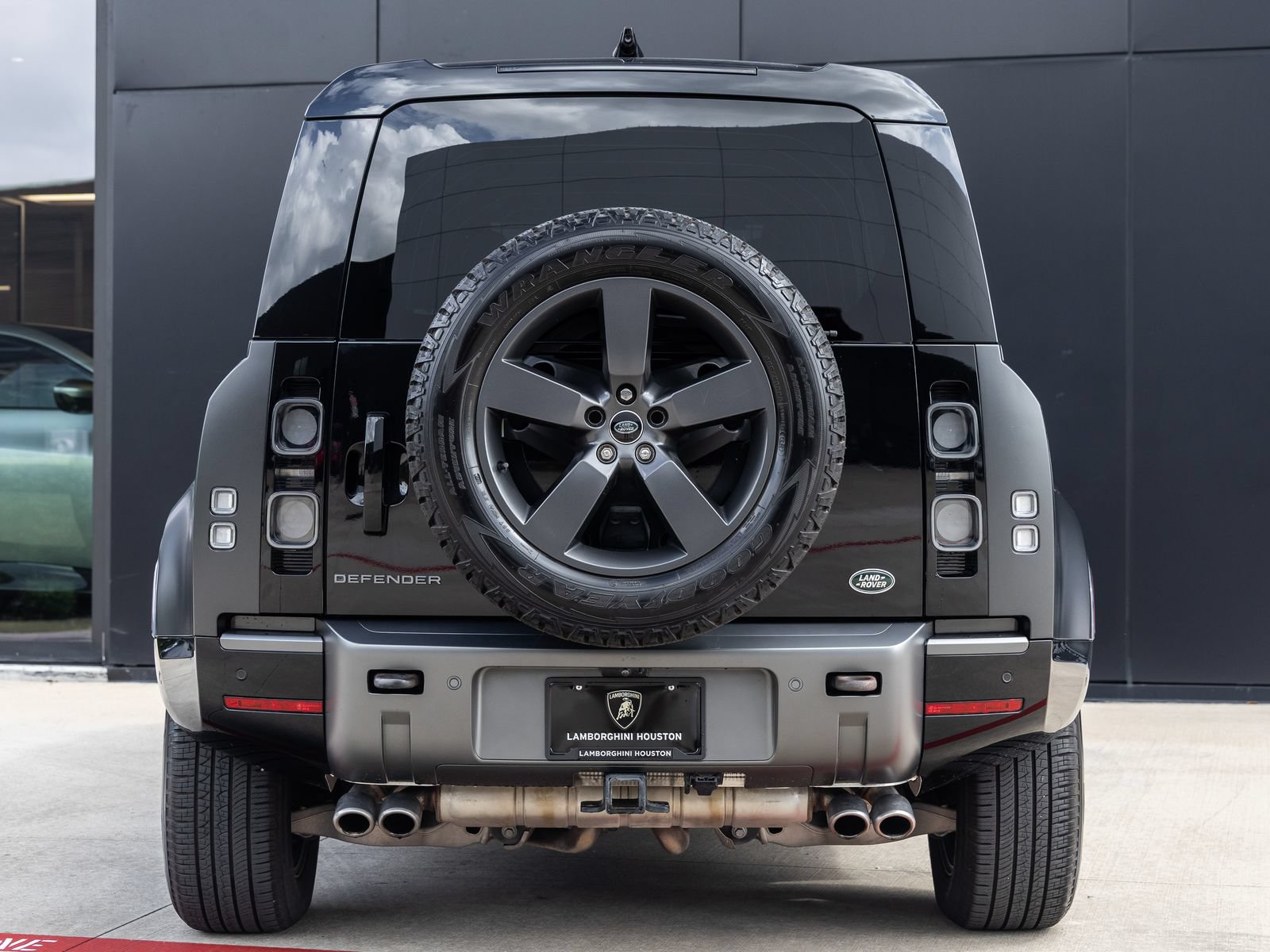 Used 2023 Land Rover Defender 110 V8 AWD/4WD image 7