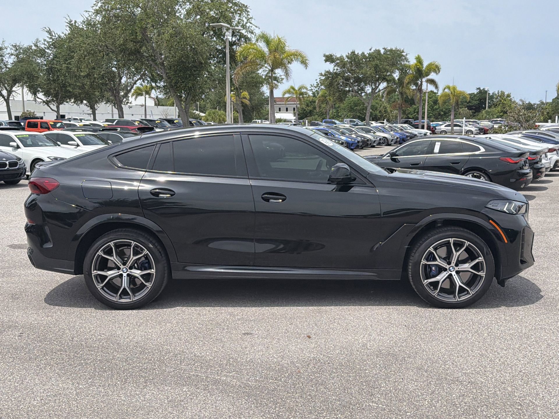 Certified 2024 BMW X6 M60i w/ Dynamic Handling Package AWD/4WD image 3