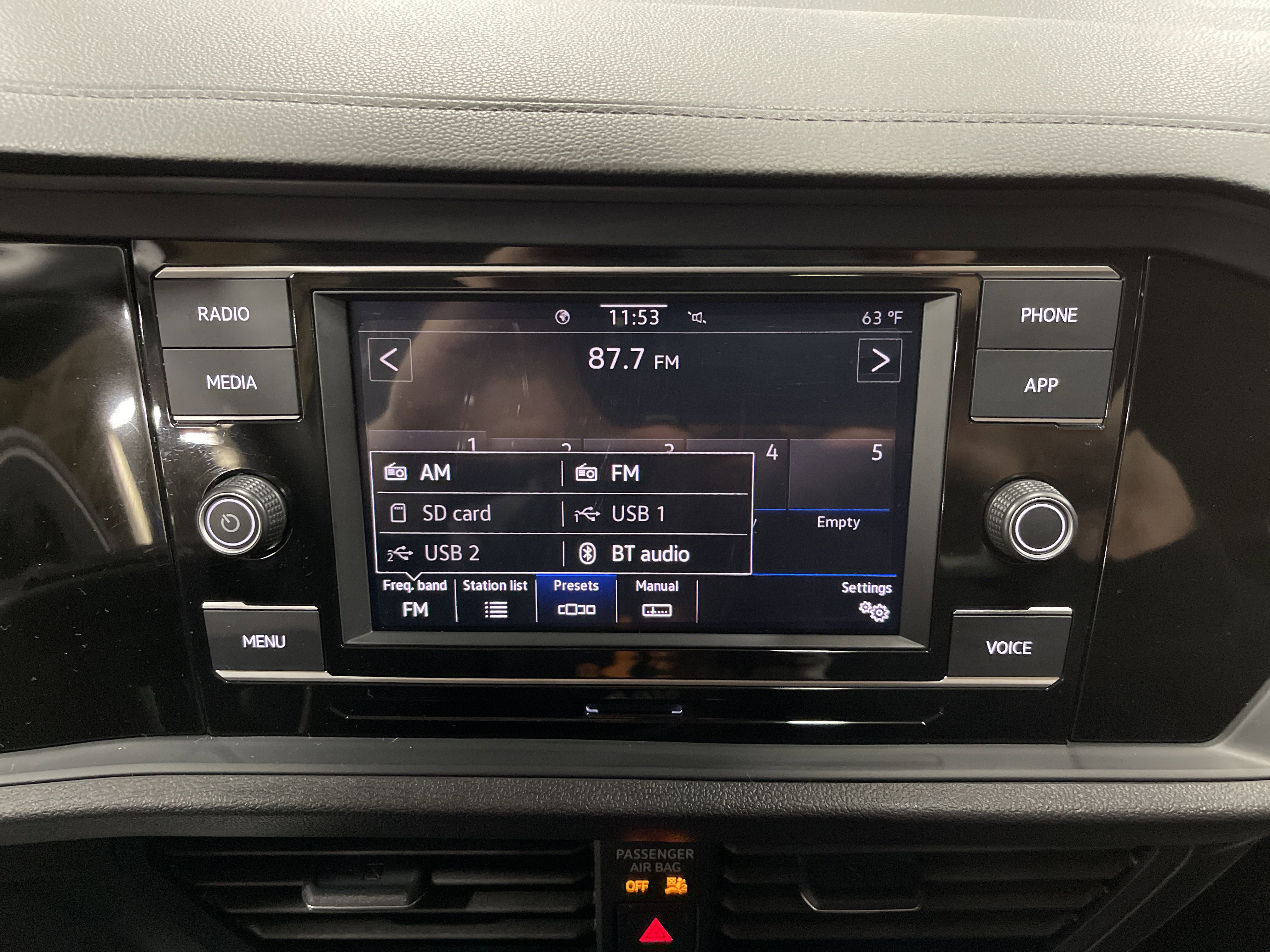 Used 2024 Volkswagen Jetta SE w/ Panoramic Sunroof Package image 21