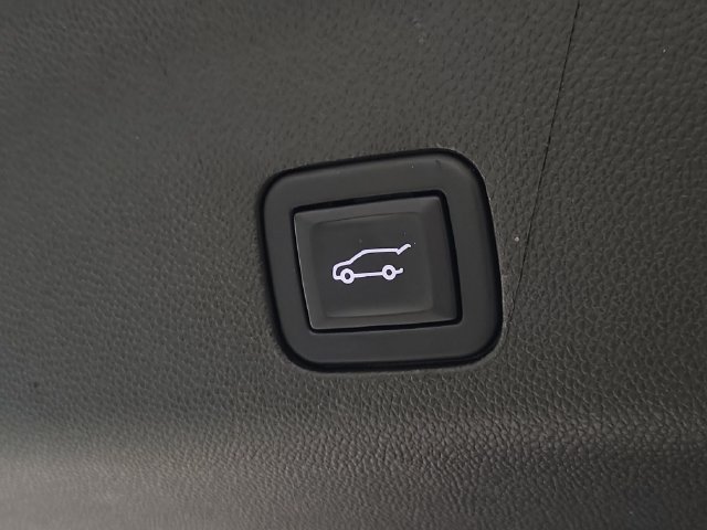 Used 2022 Chevrolet Suburban LT RWD image 8