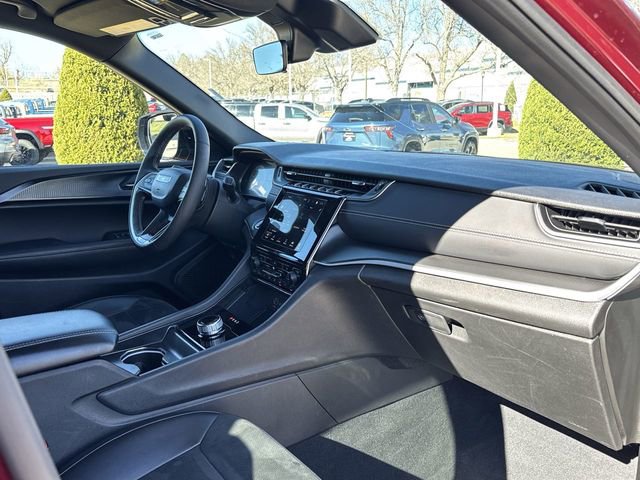 Used 2025 Jeep Grand Cherokee Altitude AWD/4WD image 27