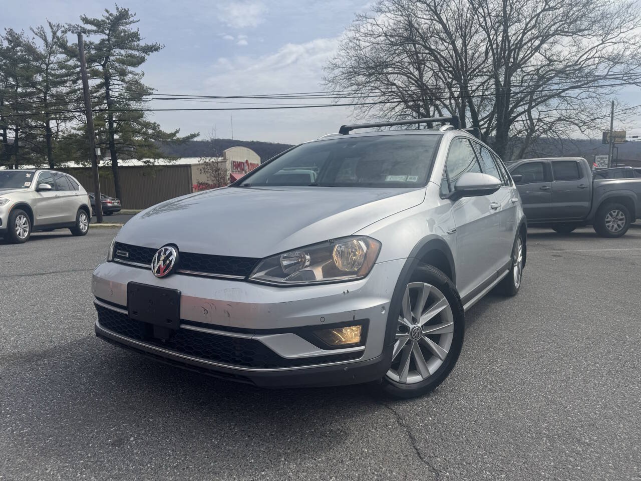 Used 2017 Volkswagen Golf Alltrack SE AWD/4WD image 2