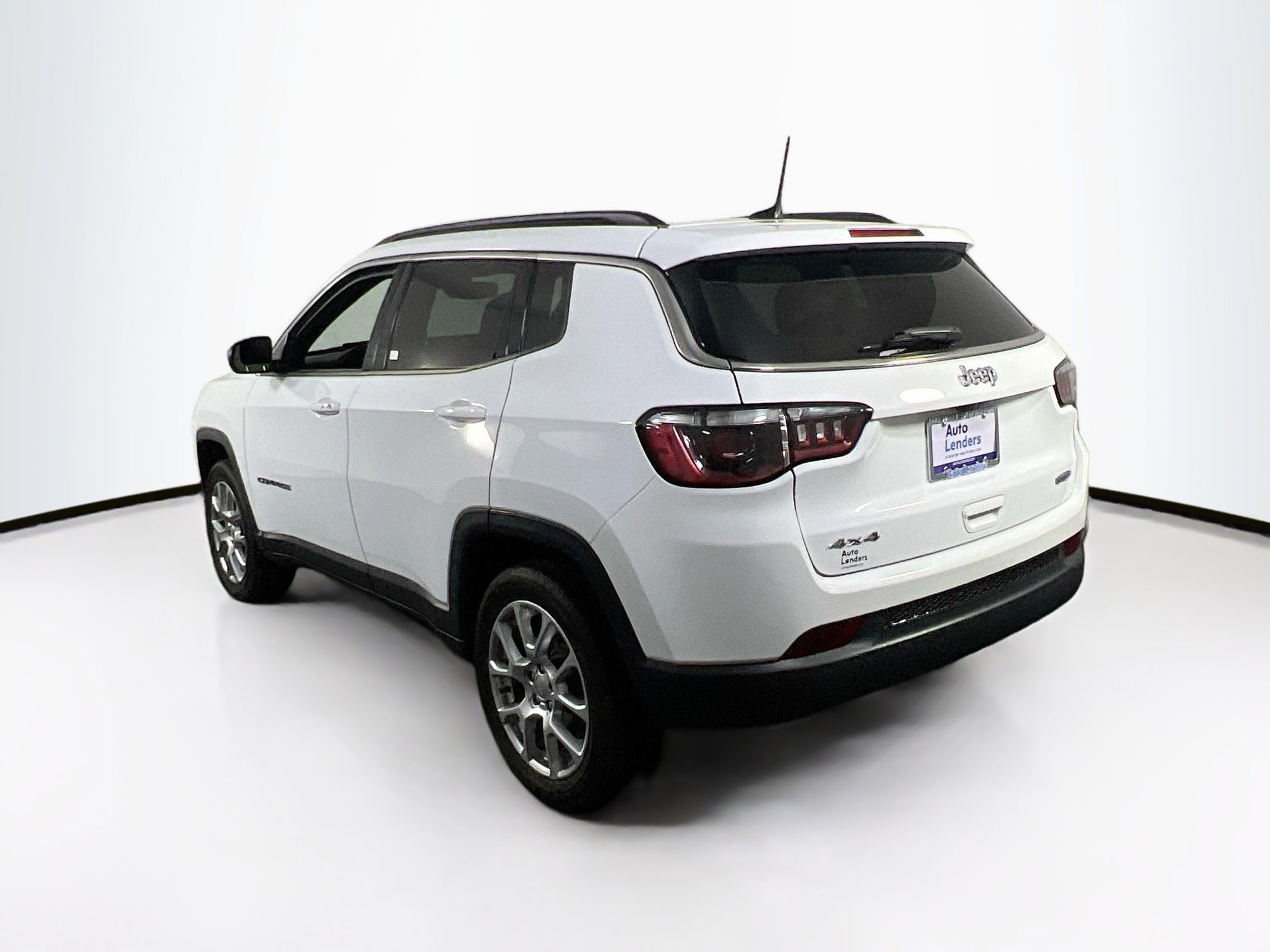 Used 2023 Jeep Compass Latitude w/ Sun and Sound Group AWD/4WD image 7