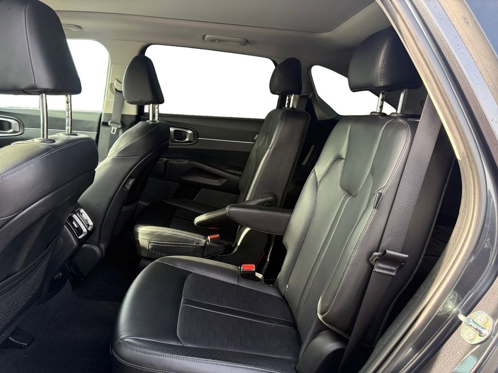 Used 2024 Kia Sorento EX w/ Panoramic Sunroof Package image 16