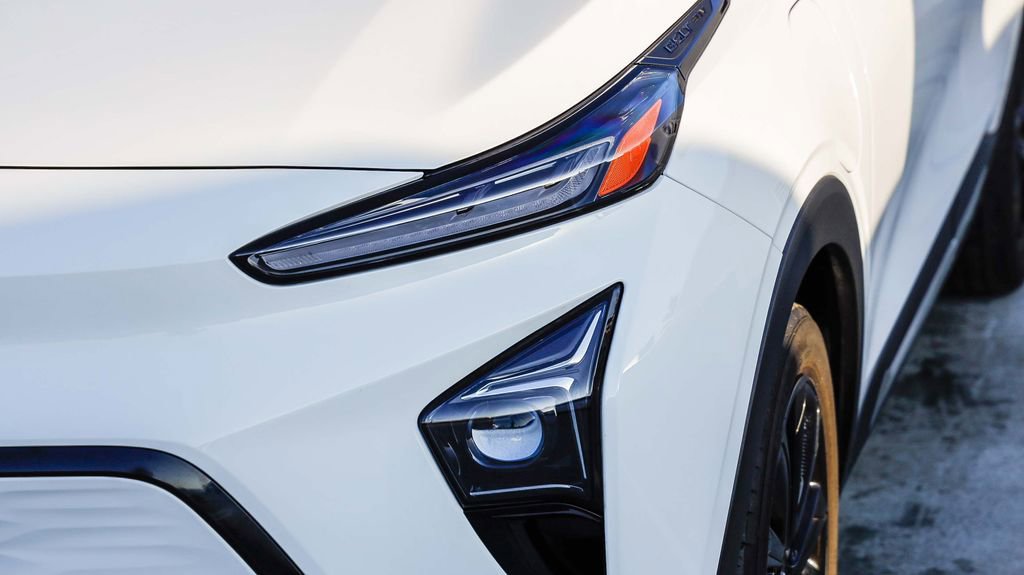 Used 2023 Chevrolet Bolt EUV Premier w/ Redline Edition image 5