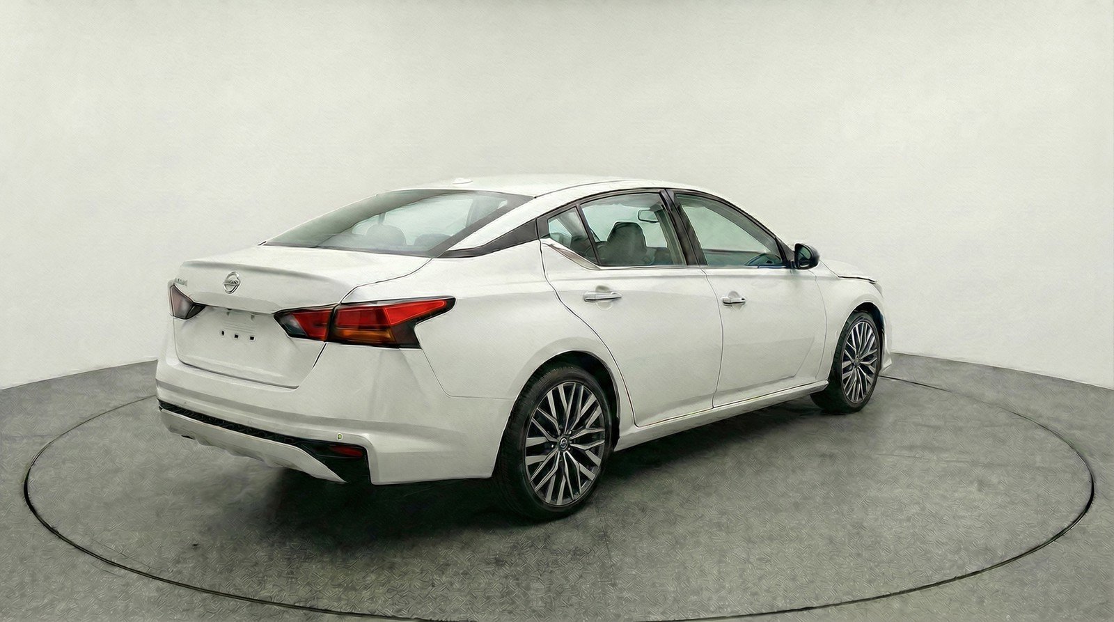 Used 2025 Nissan Altima 2.5 SV image 9