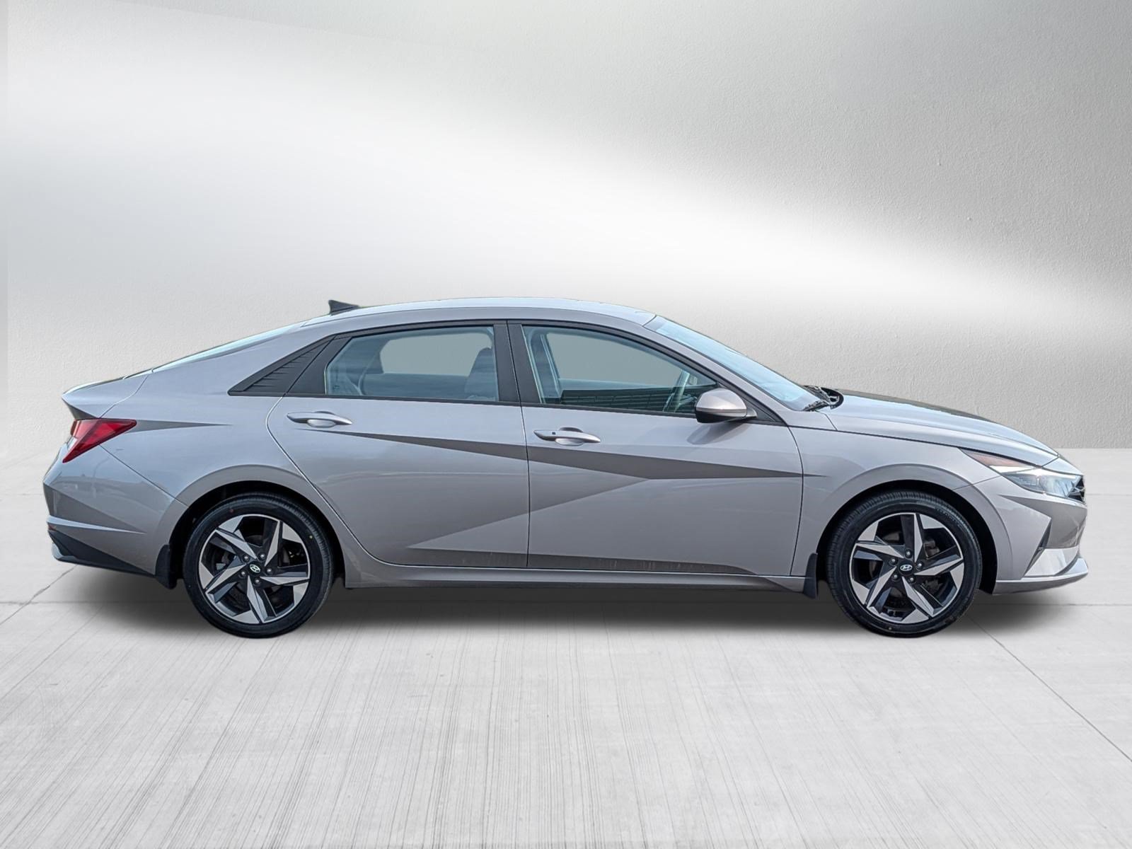 Used 2023 Hyundai Elantra SEL w/ Convenience Package FWD image 8