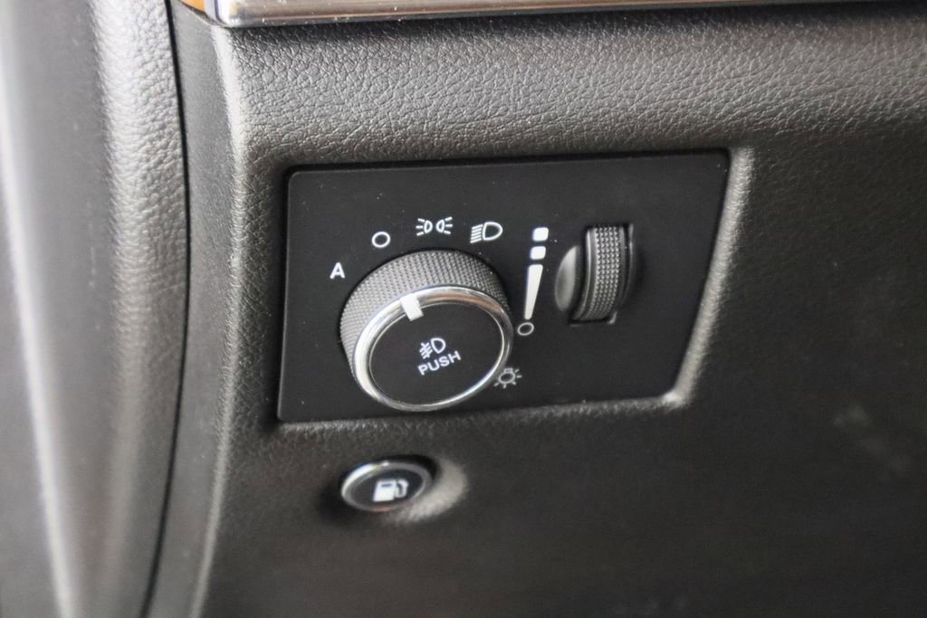 Used 2021 Jeep Grand Cherokee Overland image 23