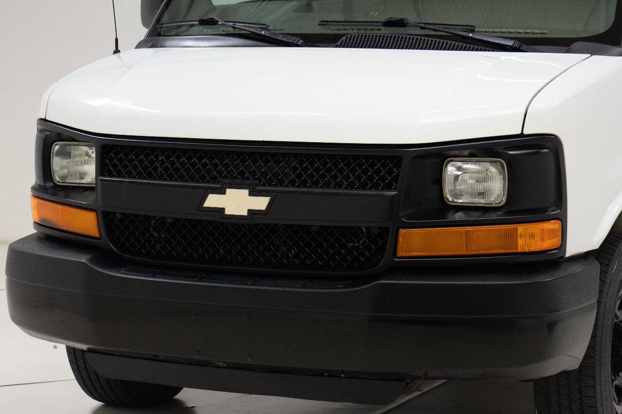 Used 2017 Chevrolet Express 2500 Extended image 10