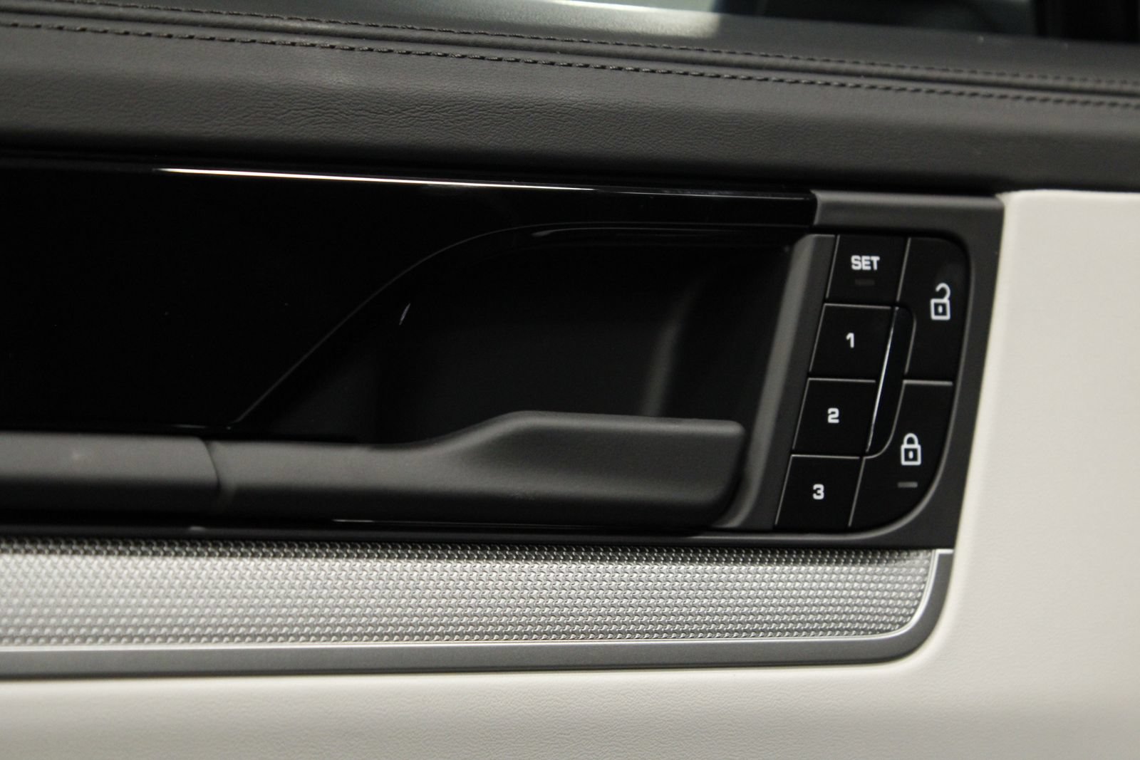 New 2026 Porsche Cayenne Coupe AWD/4WD image 32