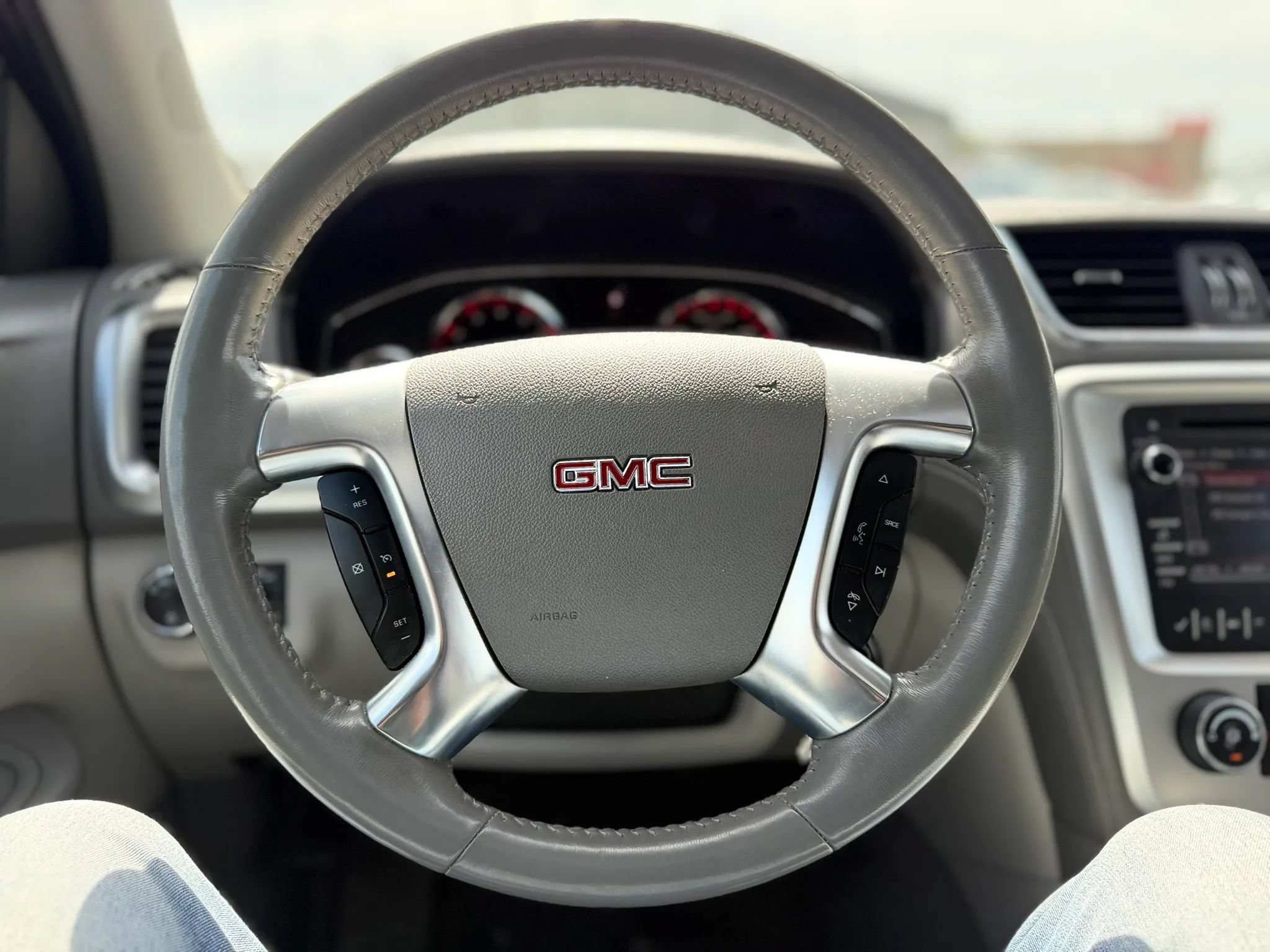Used 2015 GMC Acadia SLE AWD/4WD image 26