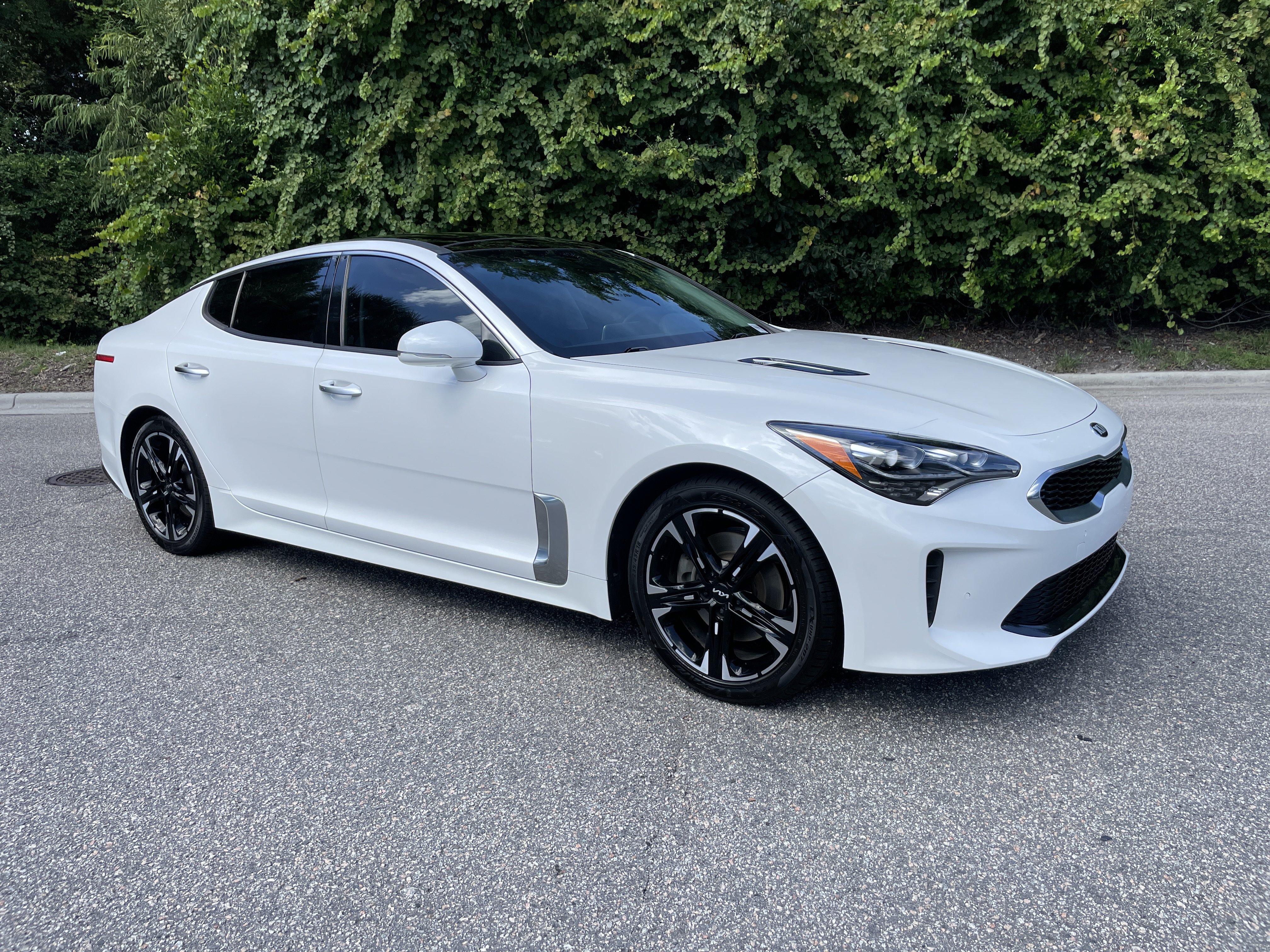 Used 2018 Kia Stinger Premium RWD image 2