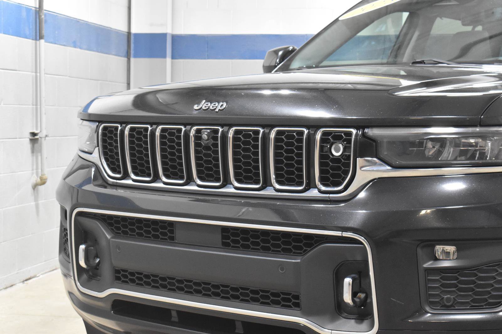 Used 2023 Jeep Grand Cherokee L Overland w/ Advanced Protech Group III AWD/4WD image 34